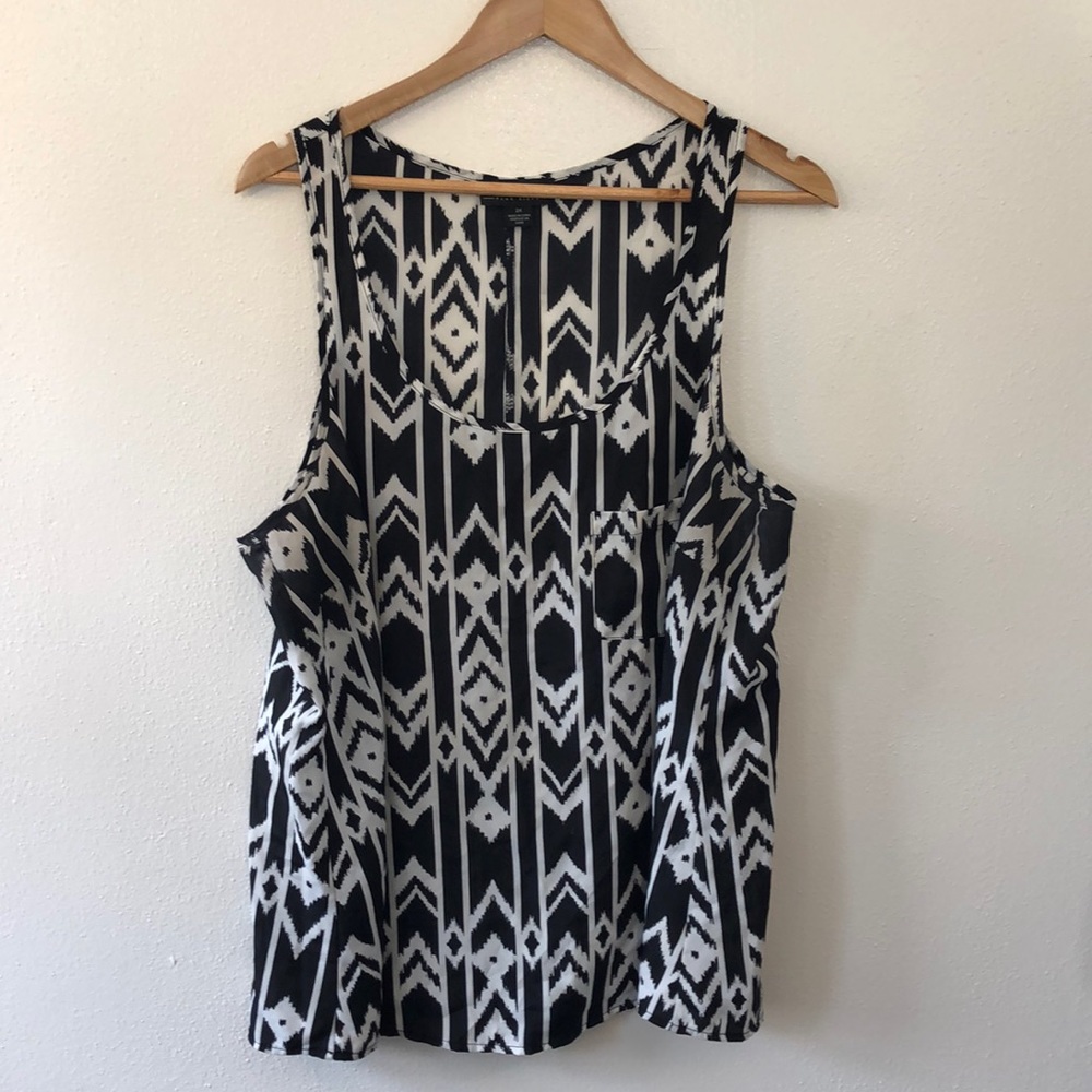 Forever 21+ Black & White Shell - 2X